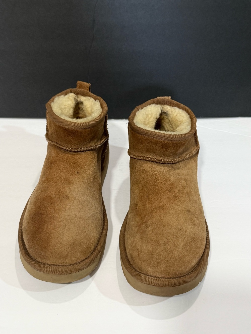UGG Mini Short Classic boots, women’s sz 9